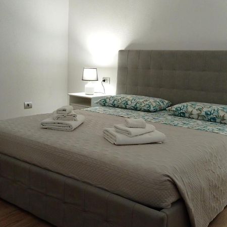 شقة Casa Mirta مانديلو ديل لاريو المظهر الخارجي الصورة