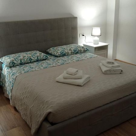 شقة Casa Mirta مانديلو ديل لاريو المظهر الخارجي الصورة
